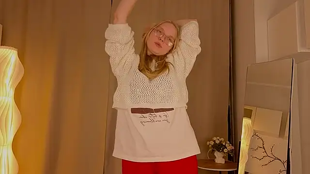 Snapshot of AlicaCohill chatting on April 2026 07:06:02 PM AlicaCohill online show from April 2026 07:06:02 PM