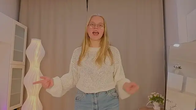 Snapshot of AlicaCohill chatting on April 2026 07:15:01 PM AlicaCohill online show from April 2026 07:15:01 PM