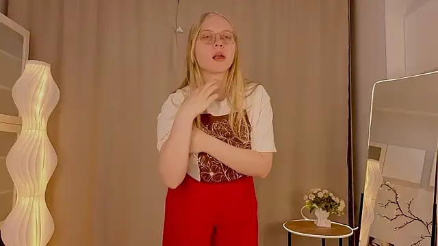 Snapshot of AlicaCohill chatting on April 2026 07:10:02 PM AlicaCohill online show from April 2026 07:10:02 PM