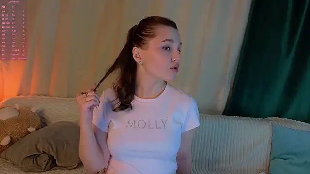 LorriMonz online show from June 2026 01:39:01 AM