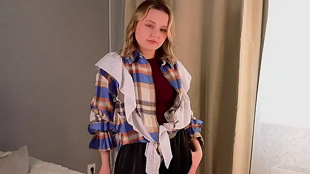 LorriMonz online show from April 2026 03:30:02 AM