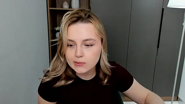 LorriMonz online show from March 2026 06:44:01 AM