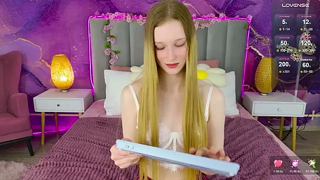 Snapshot of Mollydollzz chatting on April 2026 07:07:02 PM Mollydollzz online show from April 2026 07:07:02 PM