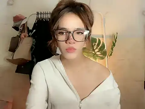 Leijona Milker online show from June 2026 02:12:01 PM