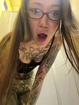 Snapshot of SaintSquirt chatting on June 2026 10:04:02 AM SaintSquirt online show from June 2026 10:04:02 AM