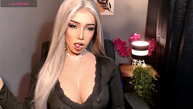 Snapshot of xEllaineCumsLotx chatting on April 2026 02:22:01 PM xEllaineCumsLotx online show from April 2026 02:22:01 PM