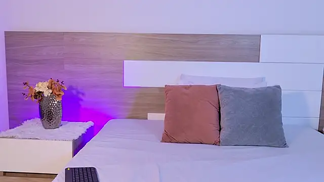 LindaBenetti online show from April 2026 11:38:02 AM