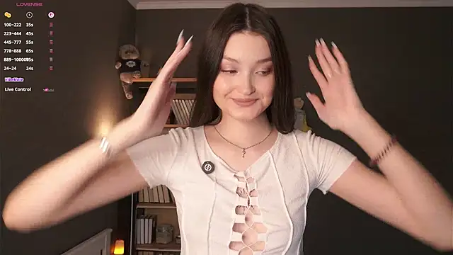 Snapshot of GussieGoold chatting on April 2026 11:44:02 AM GussieGoold online show from April 2026 11:44:02 AM