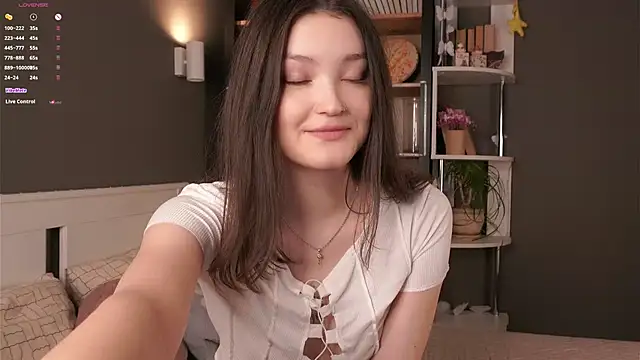 Snapshot of GussieGoold chatting on April 2026 11:37:02 AM GussieGoold online show from April 2026 11:37:02 AM