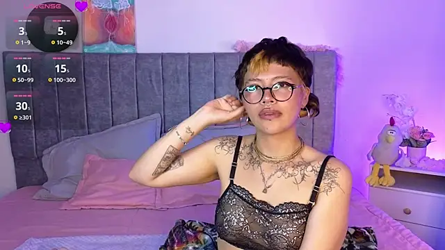 Luna Blooms online show from April 2026 01:46:02 AM