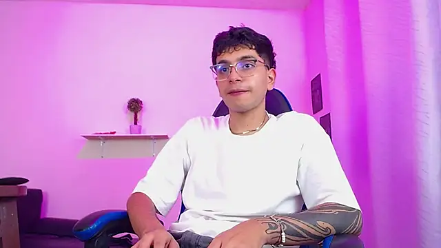 maax 18 online show from April 2026 07:58:02 PM