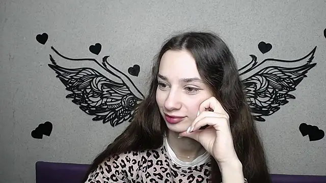 Je55icaBreeze online show from April 2026 05:12:01 AM