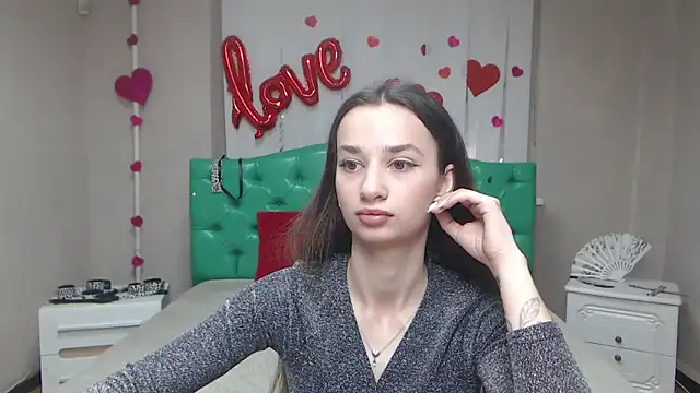 Je55icaBreeze online show from April 2026 05:09:01 AM