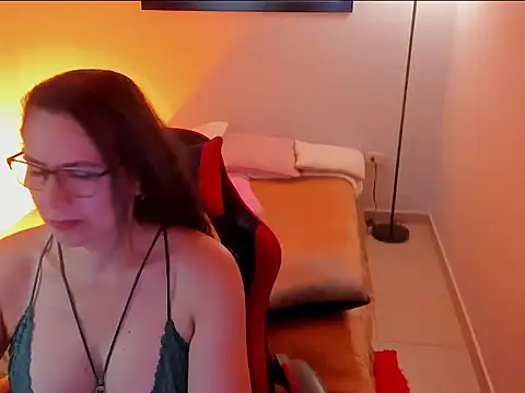 jazmin steele online show from April 2026 01:41:01 PM