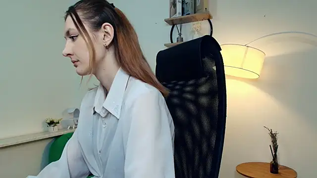 LoraLanett online show from April 2026 10:33:01 AM