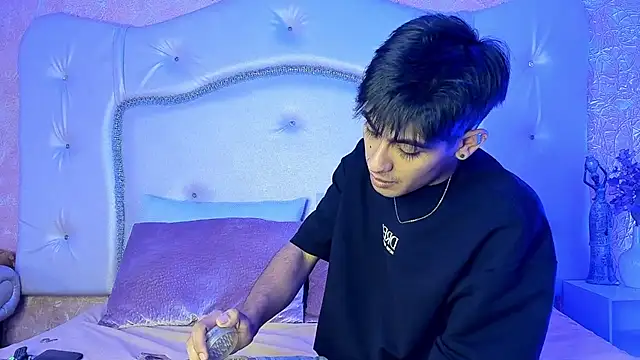 Snapshot of TylerCruz__ chatting on April 2026 03:14:01 PM TylerCruz online show from April 2026 03:14:01 PM