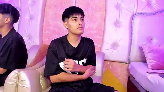 Snapshot of TylerCruz__ chatting on April 2026 01:18:01 PM TylerCruz online show from April 2026 01:18:01 PM