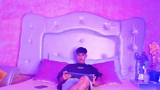 Snapshot of TylerCruz__ chatting on March 2026 01:24:01 PM TylerCruz online show from March 2026 01:24:01 PM