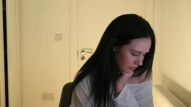 mira mmira online show from April 2026 09:40:01 PM