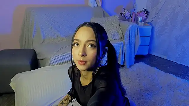 Snapshot of Daphne_Rosse chatting on April 2026 11:59:02 AM Daphne Rosse online show from April 2026 11:59:02 AM