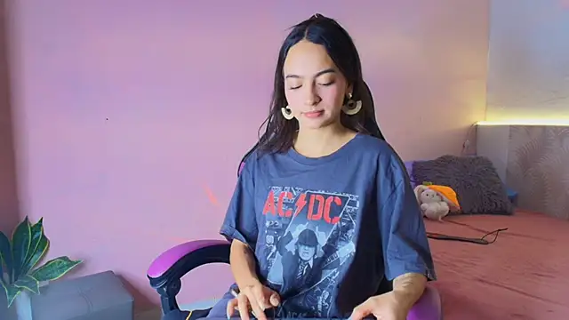 Daphne Rosse online show from May 2026 11:38:01 AM