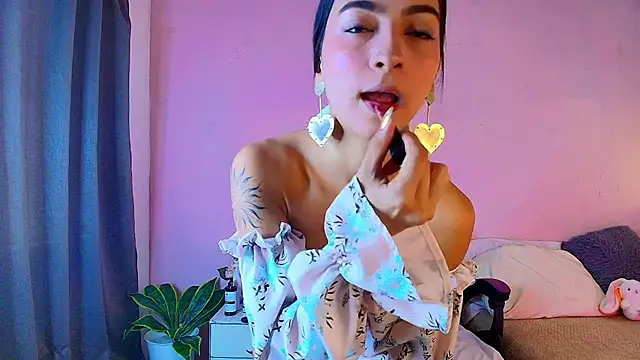 Daphne Rosse online show from May 2026 12:35:01 PM