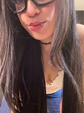 Darkrisnah online show from May 2026 08:25:01 PM