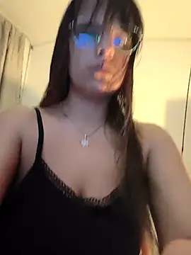 Ivvy Bloom online show from April 2026 11:52:01 PM