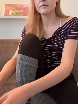 CutieLaura online show from March 2026 08:03:02 AM