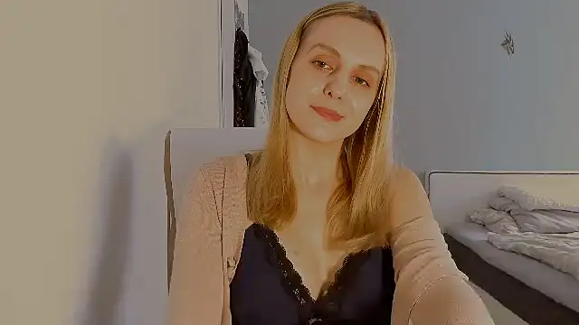 CutieLaura online show from April 2026 09:37:01 AM