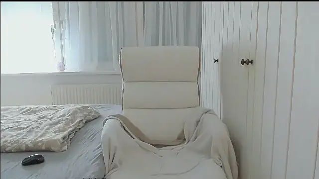 CutieLaura online show from April 2026 11:50:02 AM