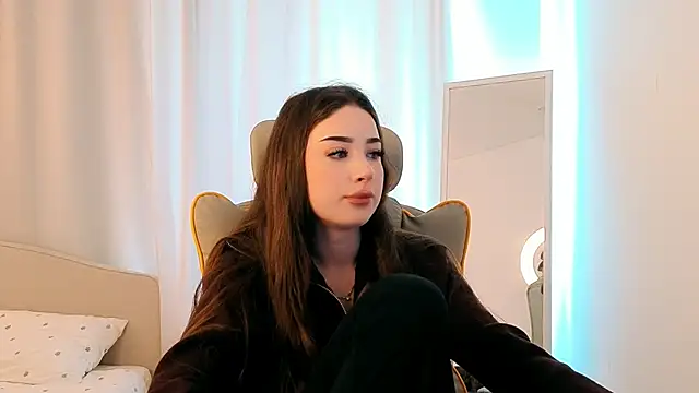 Snapshot of noonespyed chatting on April 2026 07:45:01 AM noonespyed online show from April 2026 07:45:01 AM