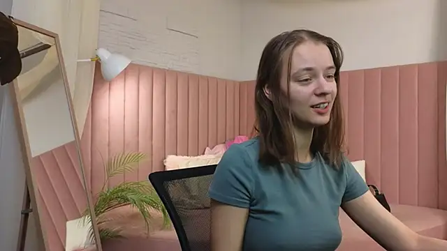 Snapshot of emma_chaser chatting on May 2026 01:31:02 AM emma chaser online show from May 2026 01:31:02 AM