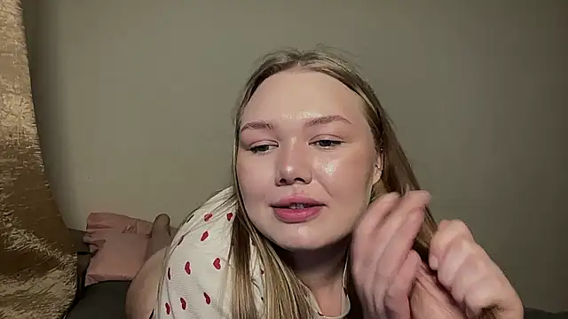 cutiejuliee online show from March 2026 10:57:01 AM