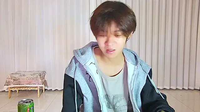 Snapshot of buding-001 chatting on April 2026 11:37:02 AM buding-001 online show from April 2026 11:37:02 AM