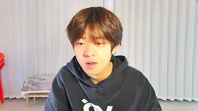 Snapshot of buding-001 chatting on April 2026 06:09:01 AM buding-001 online show from April 2026 06:09:01 AM