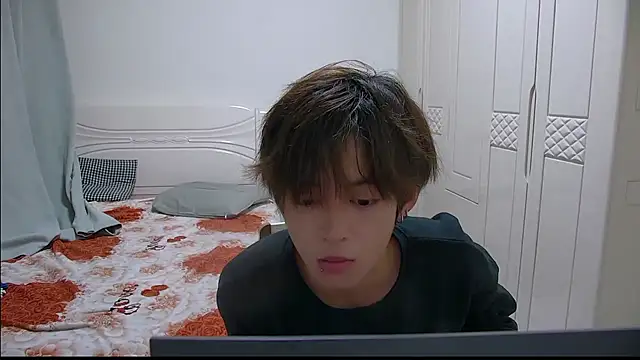 Snapshot of buding-001 chatting on March 2026 02:24:01 AM buding-001 online show from March 2026 02:24:01 AM