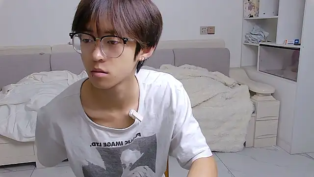 Snapshot of buding-001 chatting on March 2026 05:42:01 AM buding-001 online show from March 2026 05:42:01 AM