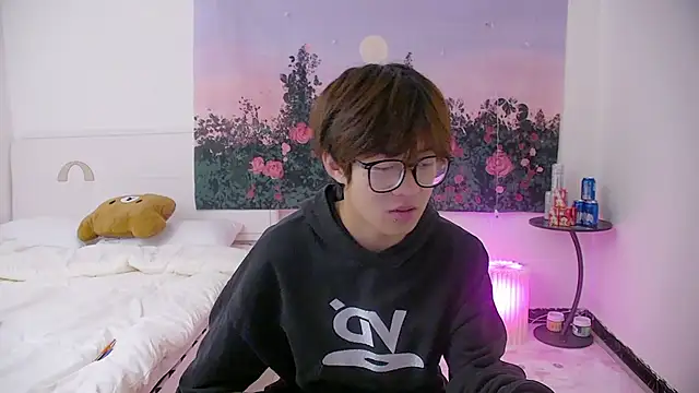 Snapshot of buding-001 chatting on April 2026 10:38:02 AM buding-001 online show from April 2026 10:38:02 AM