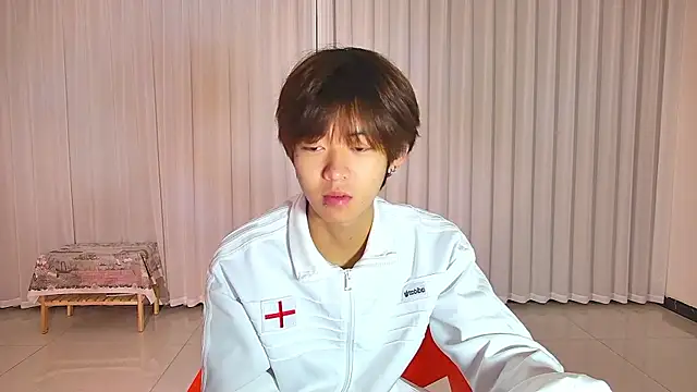 Snapshot of buding-001 chatting on April 2026 12:58:01 AM buding-001 online show from April 2026 12:58:01 AM