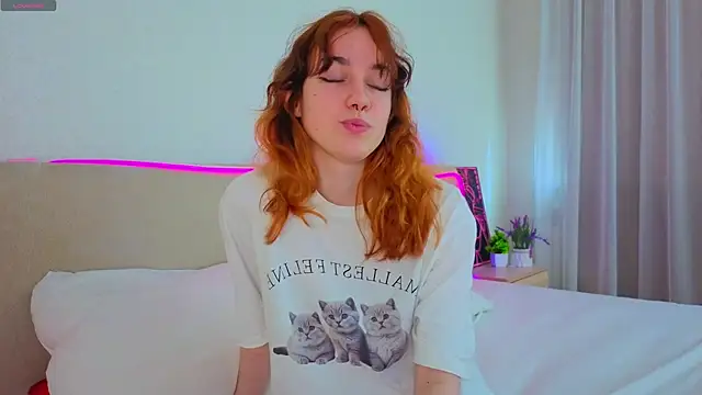 Snapshot of JoanReed chatting on April 2026 10:05:01 AM JoanReed online show from April 2026 10:05:01 AM