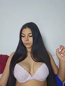 Crissdesire online show from May 2026 06:03:01 PM