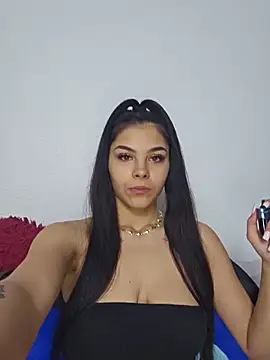Crissdesire online show from May 2026 01:44:02 PM