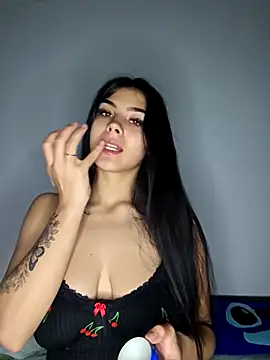 Crissdesire online show from May 2026 08:34:02 PM