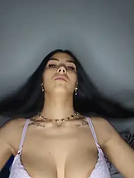Crissdesire online show from May 2026 06:04:01 PM