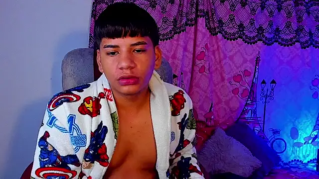 Snapshot of Aless_bigg chatting on April 2026 08:37:01 AM Aless bigg online show from April 2026 08:37:01 AM