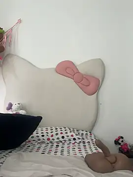 Snapshot of Valerie-S chatting on April 2026 01:49:01 PM Valerie-S online show from April 2026 01:49:01 PM