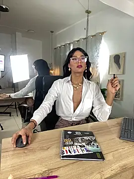 NahomiWhitte online show from April 2026 01:07:02 PM