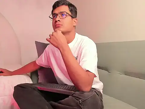 Snapshot of ThiagoVega_ chatting on June 2026 06:30:02 AM ThiagoVega online show from June 2026 06:30:02 AM