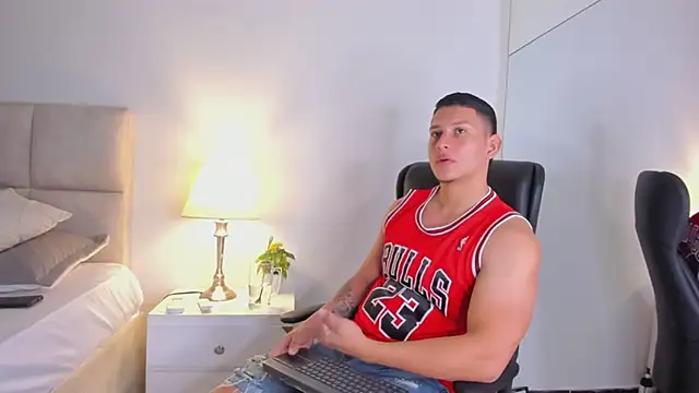 Chriss Diamond online show from June 2026 08:41:01 PM